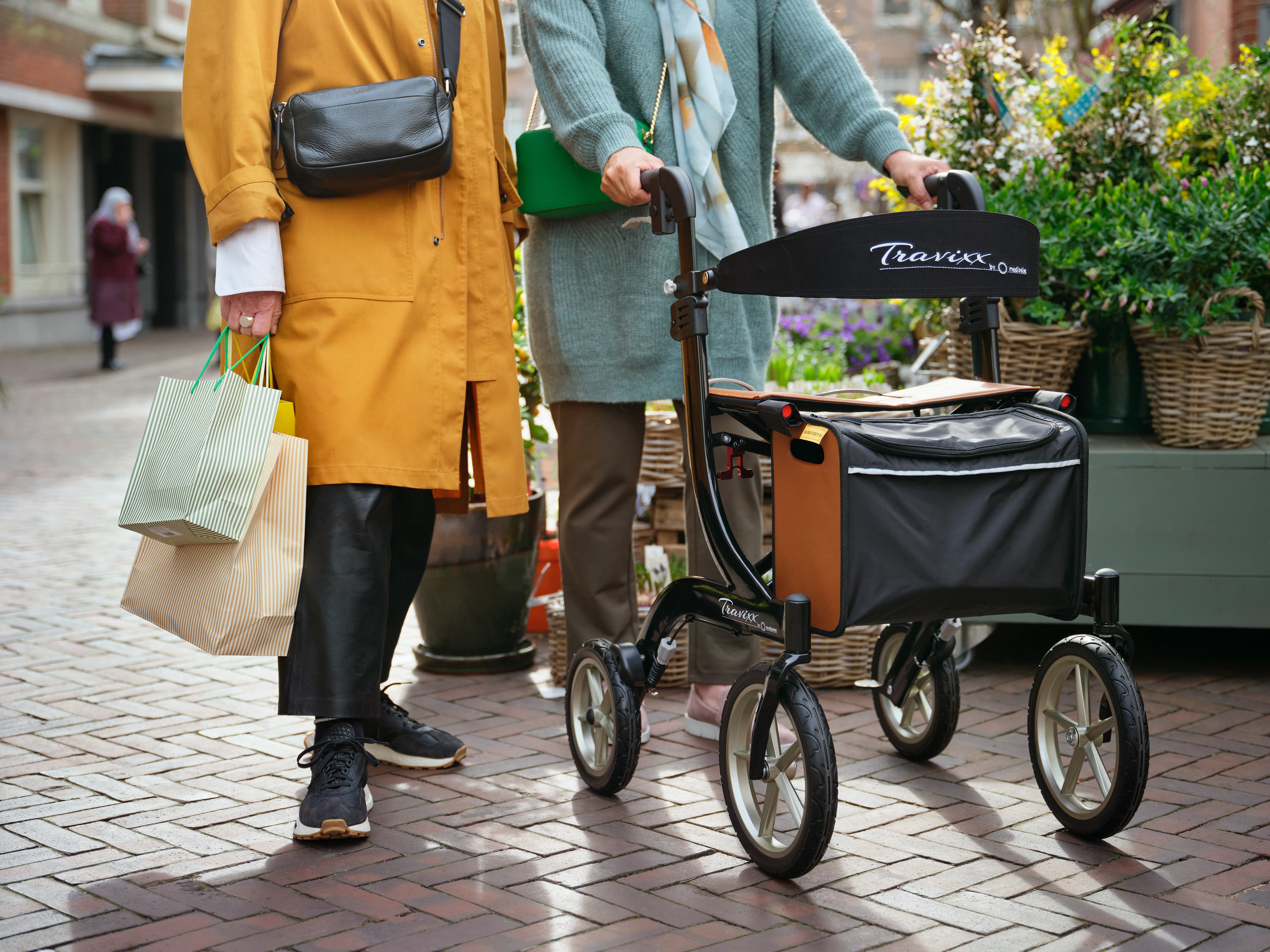 Onze Travixx rollators zijn ontworpen om je op een ergonomisch en kwalitatieve wijze te ondersteunen.