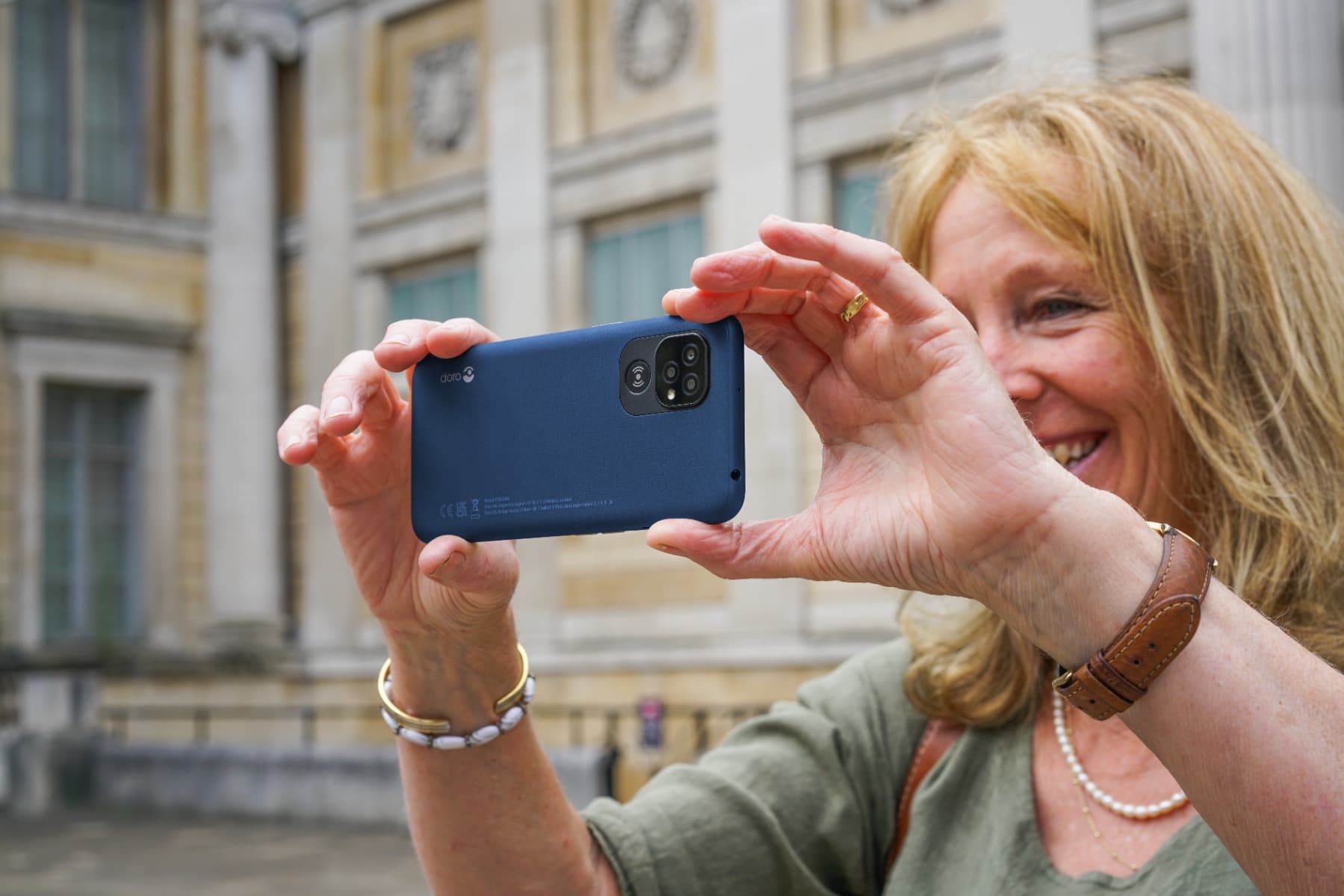 Smartphone Doro 8200 heeft verschillende opties, zoals het instellen van grote toetsen