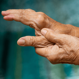 Lees hier wat je bij reuma kan verwachten en welke hulpmiddelen iemand kunnen ondersteunen.