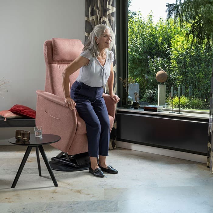 Wellco Fitform 633 Wellness sta-opstoel sfeerbeeld sta-opstand