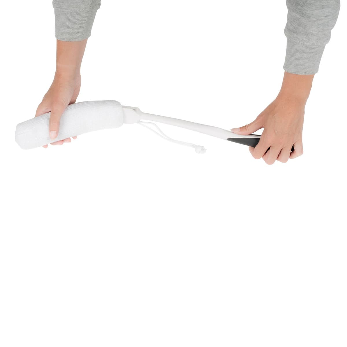 Washulp met vervangbare spons op de stok duwen