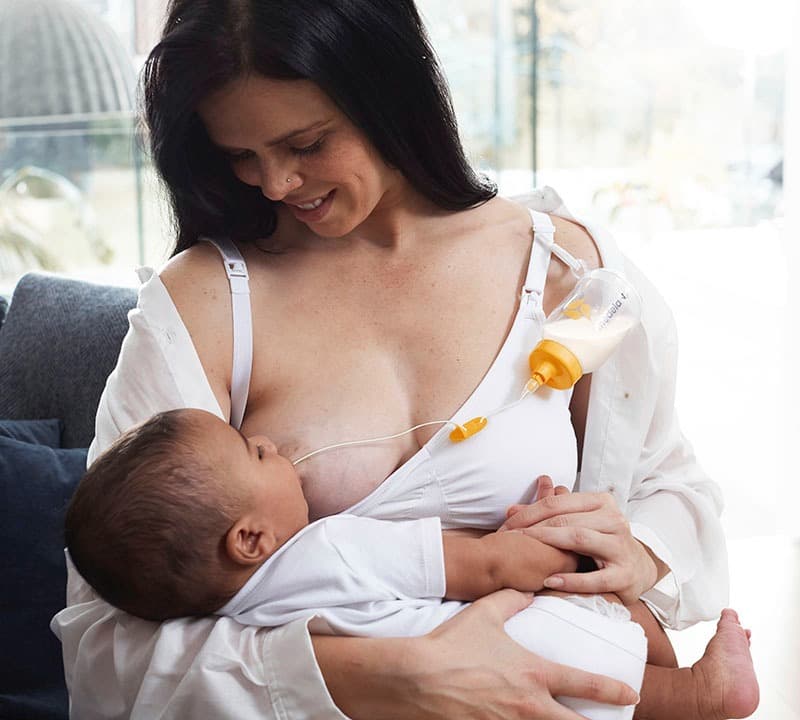 Medela borstvoeding hulpset sfeerbeeld gebruik