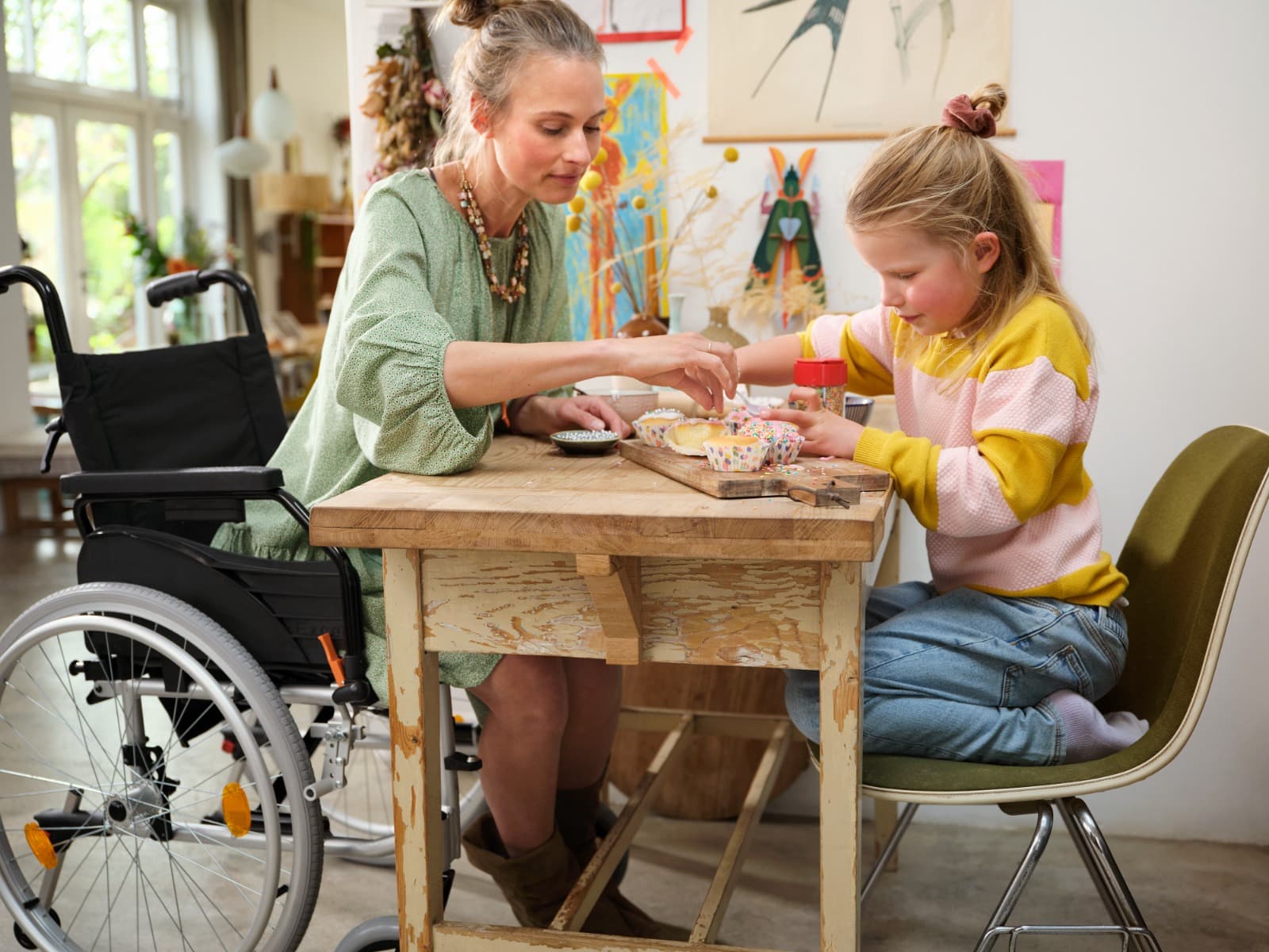 Als je herstellende bent na een operatie, ziekteperiode of te maken heeft met fysieke ongemakken als gevolg van een aandoening, kunnen revalidatiehulpmiddelen een waardevolle ondersteuning bieden. Als je herstellende bent na een operatie, ziekteperiode of te maken heeft met fysieke ongemakken als gevolg van een aandoening, kunnen revalidatiehulpmiddelen een waardevolle ondersteuning bieden.