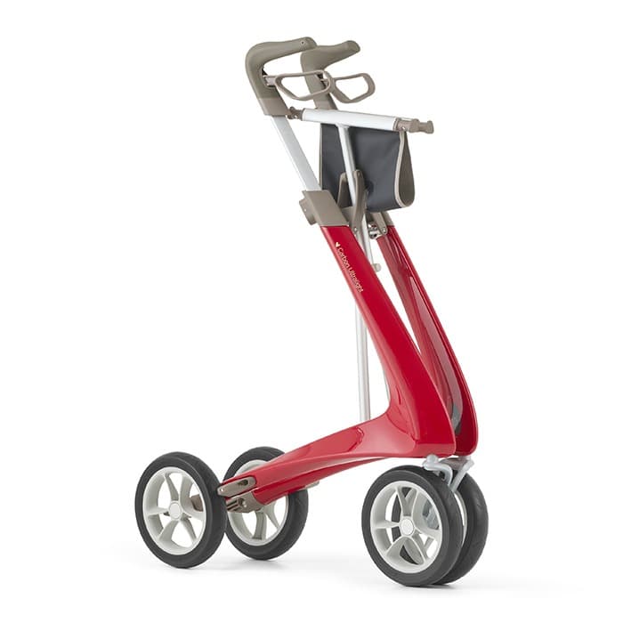 byACRE rode carbon lichtgewicht rollator met omgekeerde handvatten en weekendtas rood opgevouwen