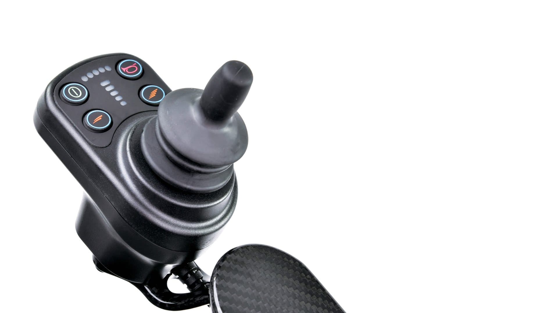 Quickie Q50 R Carbon elektrische rolstoel zwart met mesh rugleuning, voetsteun en joystick als besturing joystick en eenvoudige bediening door middel van 4 knoppen