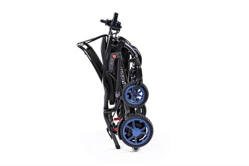 Quickie Q50 R Carbon elektrische rolstoel zwart met mesh rugleuning, voetsteun en joystick als besturing compact opgevouwen