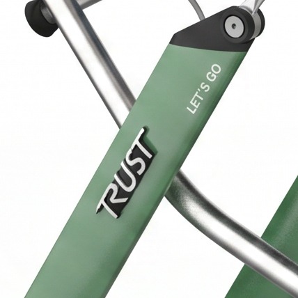 Trust lets go indoor binnenrollator met dienblad en netje onder het dienblad zilveren stangen, duwbeugel en beuken frame detailfoto zoom frame en trust logo